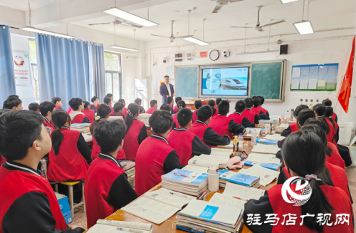 王志强：一支粉笔十余年 物理课堂育桃李